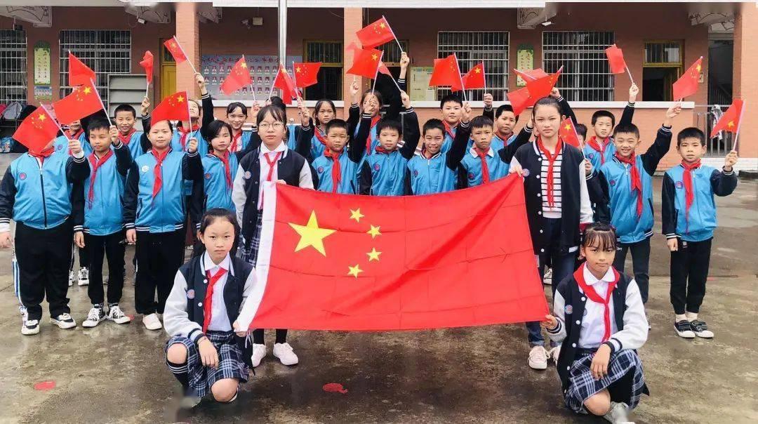 葡萄牙的主帅桑托斯离任，他带领球队取得过哪些好成绩呢？游戏画面